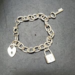 Silver tone lock charm bracelet 7"